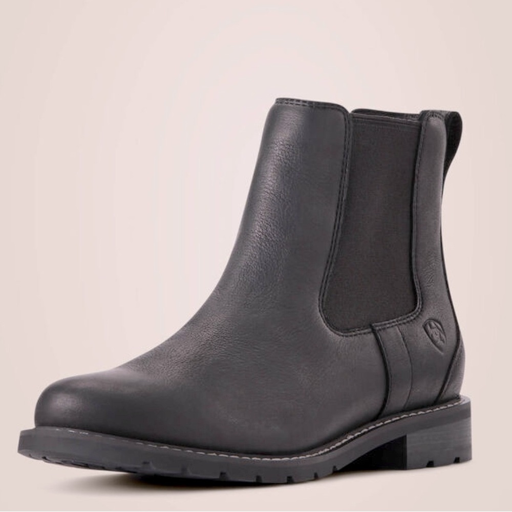 ARIAT Wexford Waterproof Chelsea Boot - excellent condition!